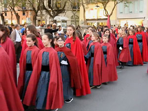 Setmana Santa 2017 a Girona. Sortida dels Manaies per lliurar el Pen&oacute;