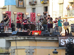 Festival Strenes 2017. Concert inaugural al terrat del punt d'Informaci&oacute; de la Rambla a c&agrave;rrec de Txarango