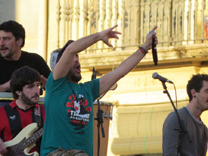 Festival Strenes 2017. Concert inaugural al terrat del punt d'Informaci&oacute; de la Rambla a c&agrave;rrec de Txarango
