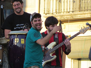 Festival Strenes 2017. Concert inaugural al terrat del punt d'Informaci&oacute; de la Rambla a c&agrave;rrec de Txarango