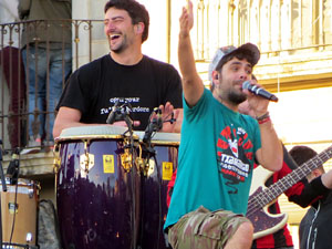 Festival Strenes 2017. Concert inaugural al terrat del punt d'Informaci&oacute; de la Rambla a c&agrave;rrec de Txarango