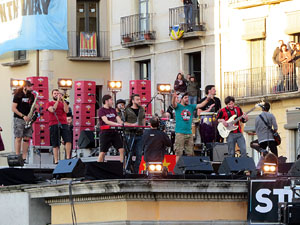 Festival Strenes 2017. Concert inaugural al terrat del punt d'Informaci&oacute; de la Rambla a c&agrave;rrec de Txarango