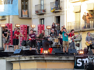 Festival Strenes 2017. Concert inaugural al terrat del punt d'Informaci&oacute; de la Rambla a c&agrave;rrec de Txarango