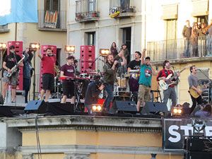 Festival Strenes 2017. Concert inaugural al terrat del punt d'Informaci&oacute; de la Rambla a c&agrave;rrec de Txarango