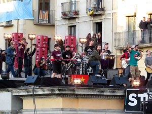 Festival Strenes 2017. Concert inaugural al terrat del punt d'Informaci&oacute; de la Rambla a c&agrave;rrec de Txarango