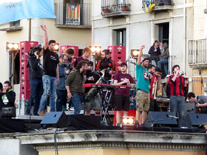 Festival Strenes 2017. Concert inaugural al terrat del punt d'Informaci&oacute; de la Rambla a c&agrave;rrec de Txarango