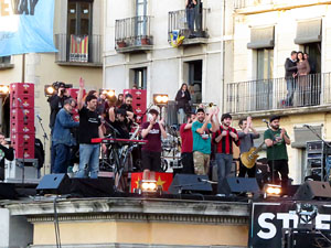Festival Strenes 2017. Concert inaugural al terrat del punt d'Informaci&oacute; de la Rambla a c&agrave;rrec de Txarango