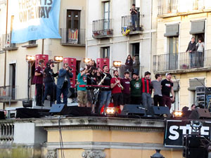 Festival Strenes 2017. Concert inaugural al terrat del punt d'Informaci&oacute; de la Rambla a c&agrave;rrec de Txarango