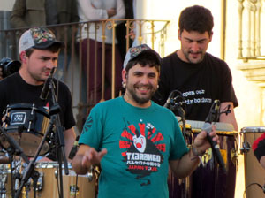 Festival Strenes 2017. Concert inaugural al terrat del punt d'Informació de la Rambla a càrrec de Txarango