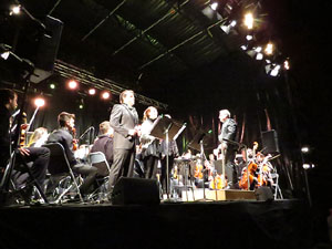 Festival Strenes 2017. Concert Tossudament Llach a les escales de la Catedral