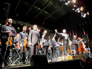Festival Strenes 2017. Concert Tossudament Llach a les escales de la Catedral