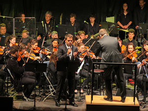 Festival Strenes 2017. Concert Tossudament Llach a les escales de la Catedral