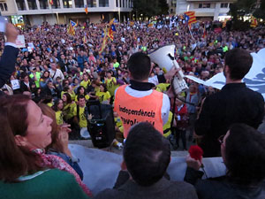 Concentració a la plaça de la Constitució convocada per la plataforma Girona Vota a favor del Referèndum