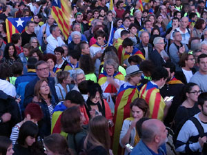 Concentració a la plaça de la Constitució convocada per la plataforma Girona Vota a favor del Referèndum