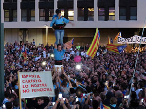 Concentració a la plaça de la Constitució convocada per la plataforma Girona Vota a favor del Referèndum