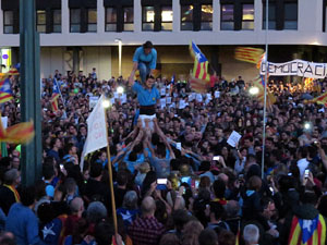 Concentració a la plaça de la Constitució convocada per la plataforma Girona Vota a favor del Referèndum
