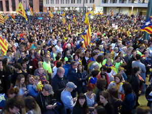 Concentració a la plaça de la Constitució convocada per la plataforma Girona Vota a favor del Referèndum