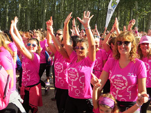 Cursa de la Dona 2017. Concentraci&oacute; i sortida del Parc de la Devesa i cursa pels carrers de Girona