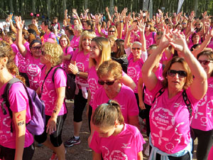 Cursa de la Dona 2017. Concentraci&oacute; i sortida del Parc de la Devesa i cursa pels carrers de Girona