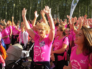 Cursa de la Dona 2017. Concentraci&oacute; i sortida del Parc de la Devesa i cursa pels carrers de Girona