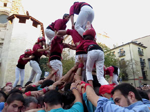 Fires 2017. Els Castells de Vigília a la plaça de Sant Feliu, amb els Marrecs de Salt, la Colla Castellera Esperxats de l'Estany i els Castellers d'Andorra