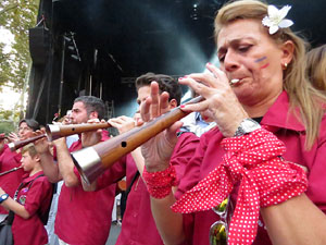 Fires 2017. Els Castells de Vigília a la plaça de Sant Feliu, amb els Marrecs de Salt, la Colla Castellera Esperxats de l'Estany i els Castellers d'Andorra