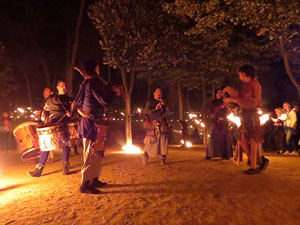 Fires 2017. Espectacle de foc i m&uacute;sica Llumin&agrave;ries de Fires, amb Taller de Magn&egrave;sia i Els Berros de la Cort