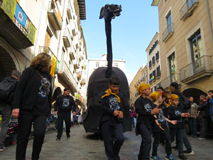 Fires 2017. Passejada amb la Mula Baba i teatre de titelles a la Rambla de la Llibertat
