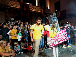 Fires 2017. Ballades de capgrossos, gegants i faràndula a la plaça del Vi