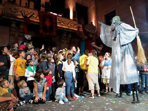 Fires 2017. Ballades de capgrossos, gegants i faràndula a la plaça del Vi