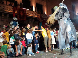 Fires 2017. Ballades de capgrossos, gegants i faràndula a la plaça del Vi