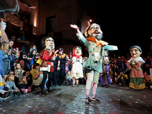 Fires 2017. Ballades de capgrossos, gegants i faràndula a la plaça del Vi