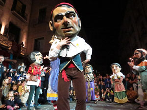 Fires 2017. Ballades de capgrossos, gegants i faràndula a la plaça del Vi