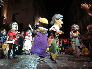 Fires 2017. Ballades de capgrossos, gegants i faràndula a la plaça del Vi