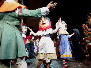 Fires 2017. Ballades de capgrossos, gegants i faràndula a la plaça del Vi