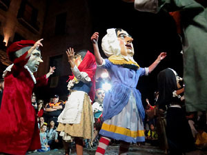 Fires 2017. Ballades de capgrossos, gegants i faràndula a la plaça del Vi