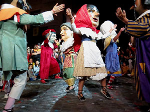 Fires 2017. Ballades de capgrossos, gegants i faràndula a la plaça del Vi