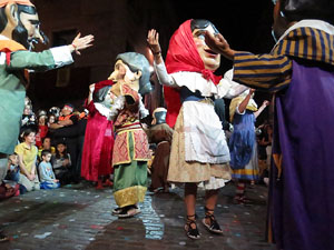 Fires 2017. Ballades de capgrossos, gegants i faràndula a la plaça del Vi