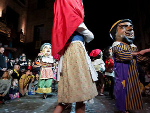 Fires 2017. Ballades de capgrossos, gegants i faràndula a la plaça del Vi