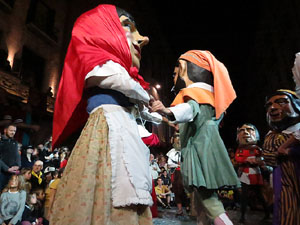 Fires 2017. Ballades de capgrossos, gegants i faràndula a la plaça del Vi