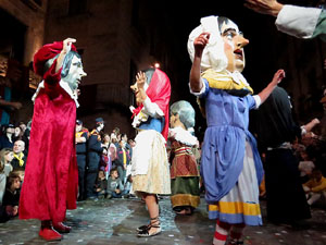 Fires 2017. Ballades de capgrossos, gegants i faràndula a la plaça del Vi