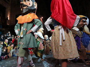 Fires 2017. Ballades de capgrossos, gegants i faràndula a la plaça del Vi