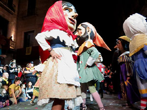 Fires 2017. Ballades de capgrossos, gegants i faràndula a la plaça del Vi