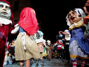 Fires 2017. Ballades de capgrossos, gegants i faràndula a la plaça del Vi
