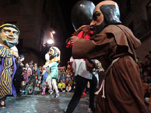 Fires 2017. Ballades de capgrossos, gegants i faràndula a la plaça del Vi