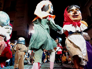Fires 2017. Ballades de capgrossos, gegants i faràndula a la plaça del Vi