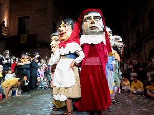 Fires 2017. Ballades de capgrossos, gegants i faràndula a la plaça del Vi