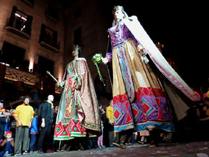 Fires 2017. Ballades de capgrossos, gegants i faràndula a la plaça del Vi