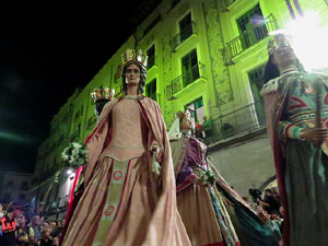 Fires 2017. Ballades de capgrossos, gegants i faràndula a la plaça del Vi