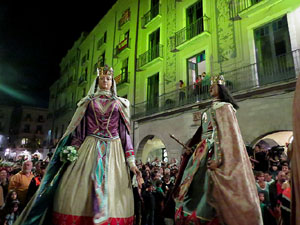 Fires 2017. Ballades de capgrossos, gegants i faràndula a la plaça del Vi